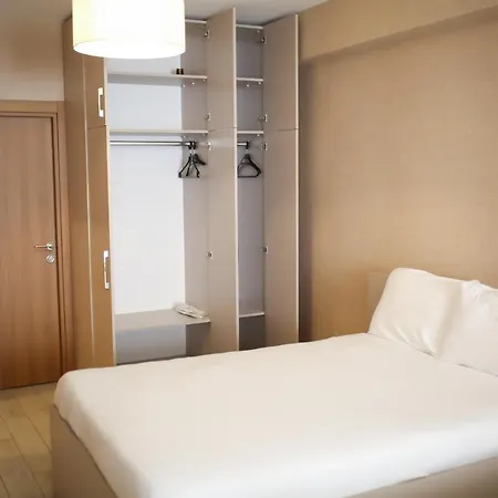 Cinas Hotel 2*